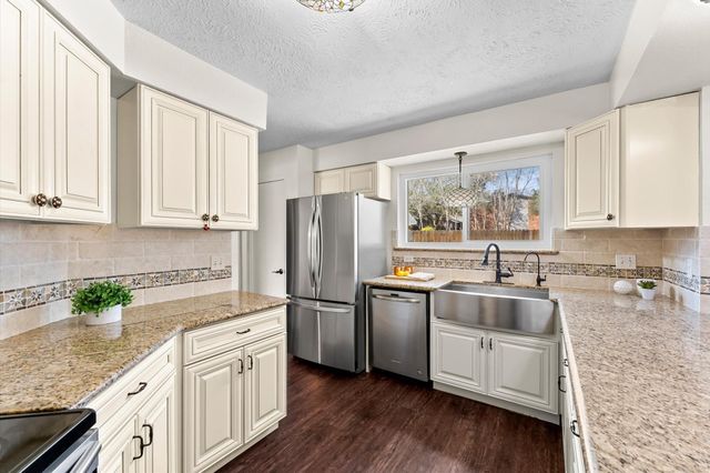 17815 Heritage Colony Court, Webster, TX 77598