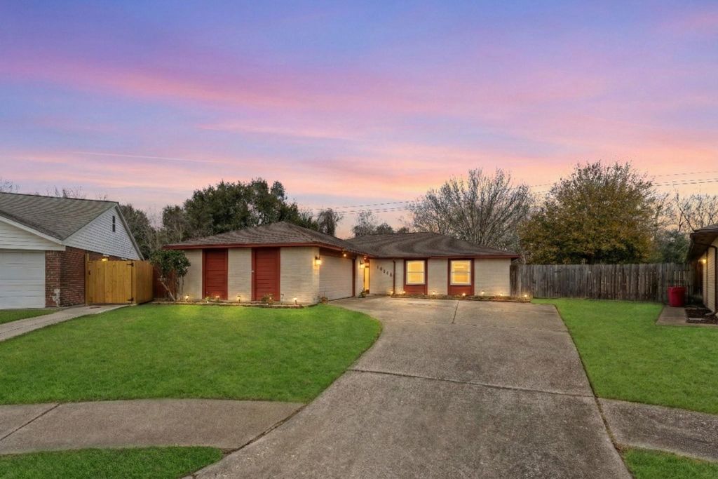 17815 Heritage Colony Court, Webster, TX 77598