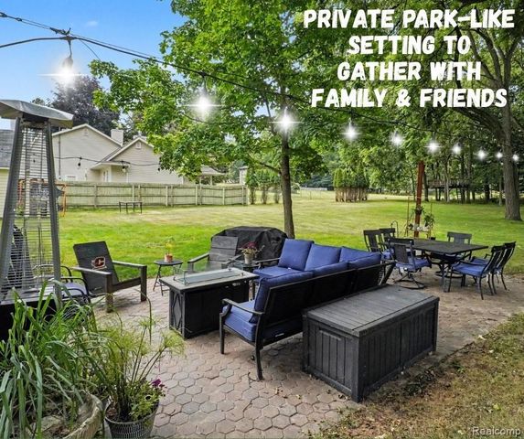 612 S East Street, Fenton, MI 48430