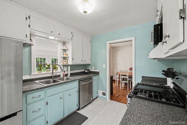 612 S East Street, Fenton, MI 48430