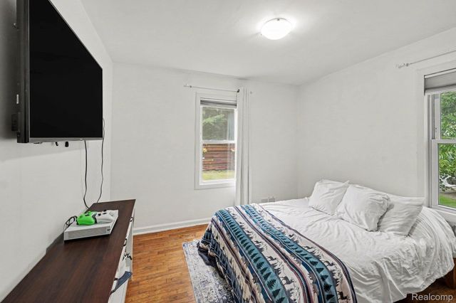 612 S East Street, Fenton, MI 48430