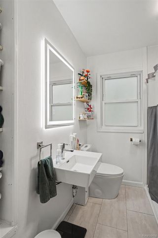 612 S East Street, Fenton, MI 48430