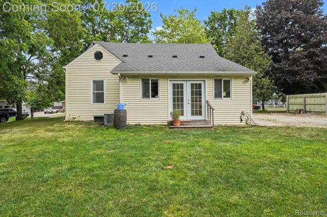 612 S East Street, Fenton, MI 48430