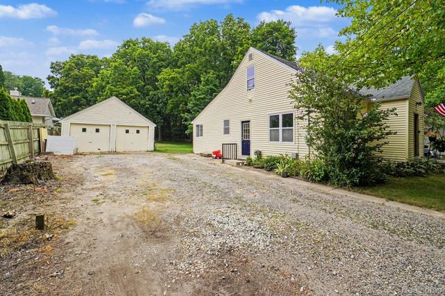 612 S East Street, Fenton, MI 48430