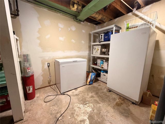 612 S East Street, Fenton, MI 48430