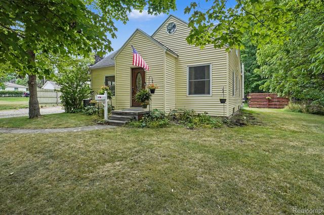 612 S East Street, Fenton, MI 48430