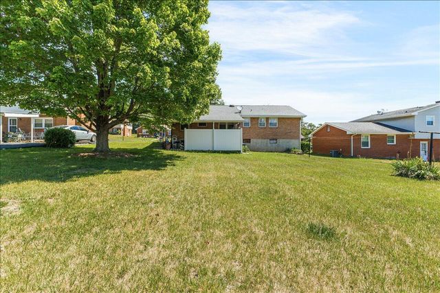 2908 Neil DR, Roanoke, VA 24019