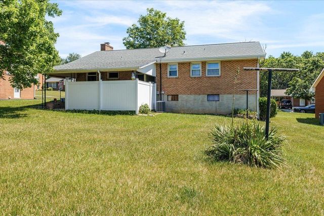 2908 Neil DR, Roanoke, VA 24019