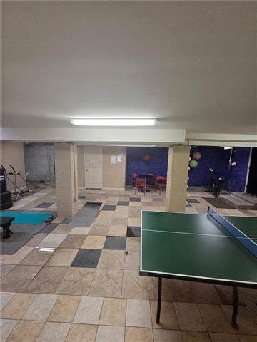 200 E 43rd Street 103, Kansas City, MO 64111