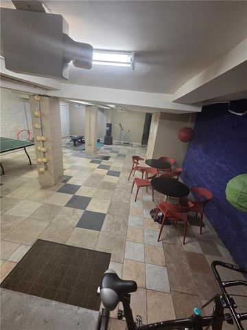 200 E 43rd Street 103, Kansas City, MO 64111