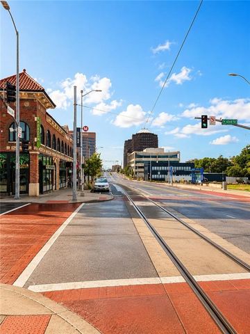 200 E 43rd Street 103, Kansas City, MO 64111