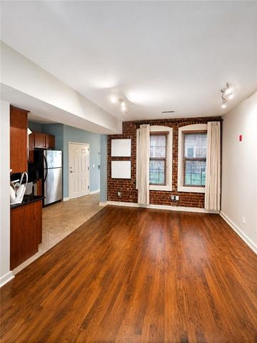 200 E 43rd Street 103, Kansas City, MO 64111