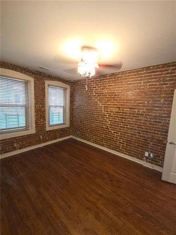 200 E 43rd Street 103, Kansas City, MO 64111