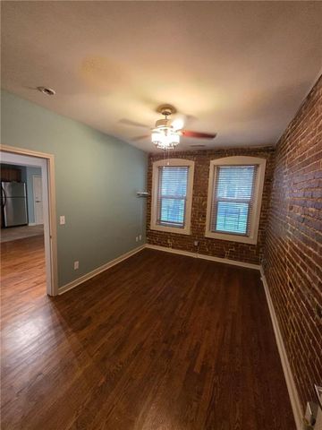200 E 43rd Street 103, Kansas City, MO 64111