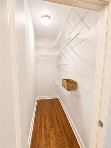200 E 43rd Street 103, Kansas City, MO 64111