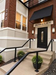 200 E 43rd Street 103, Kansas City, MO 64111