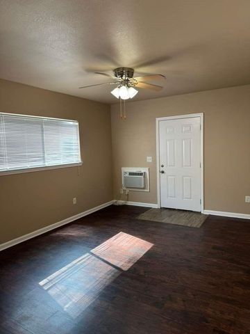 1225 W 25th Street 9, Houston, TX 77008