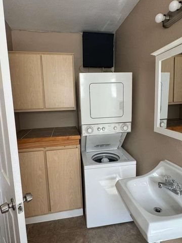 1225 W 25th Street 9, Houston, TX 77008