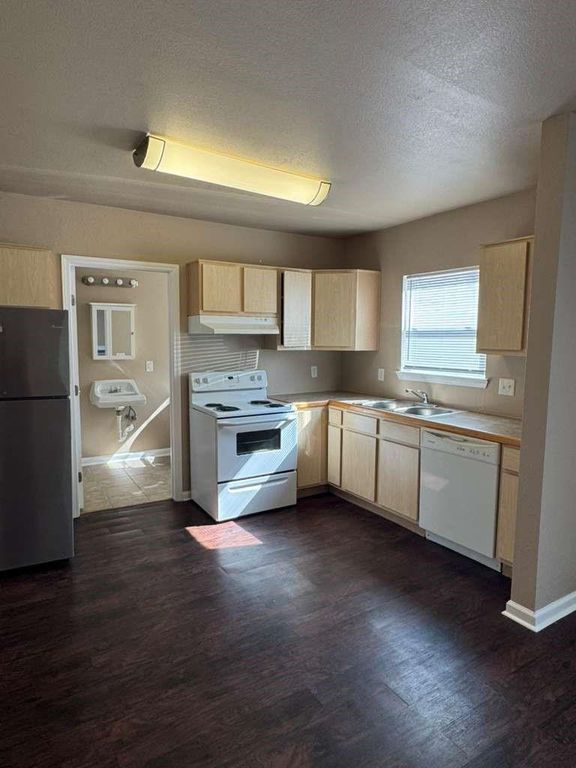 1225 W 25th Street 9, Houston, TX 77008