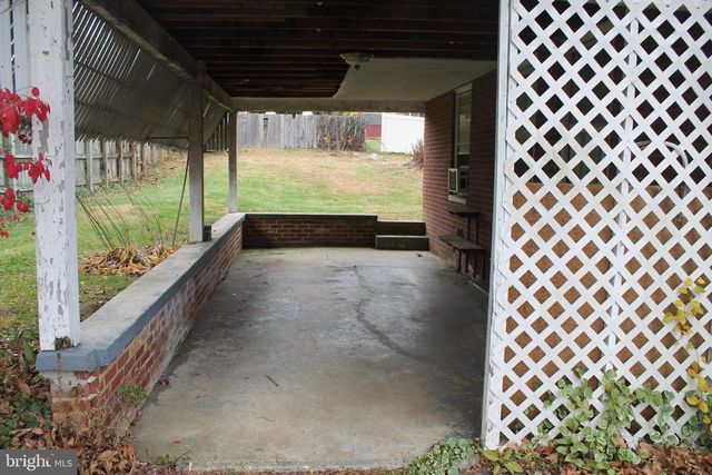 1307 MEADOWCREEK LN, Lancaster, PA 17603