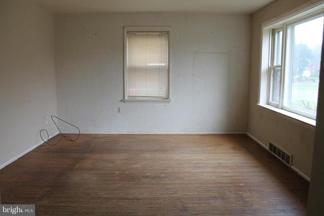 1307 MEADOWCREEK LN, Lancaster, PA 17603