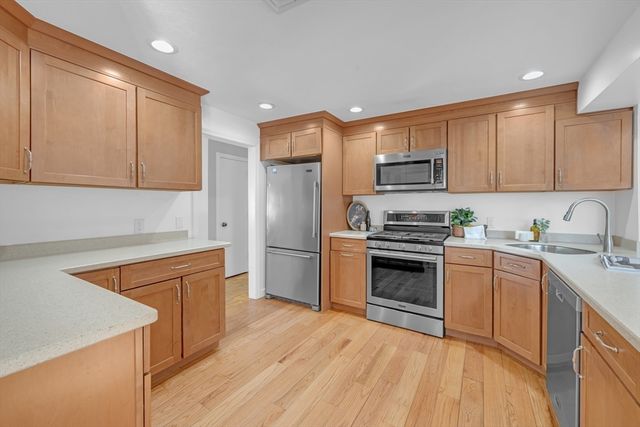 19 Maplecrest Drive, Southborough, MA 01772