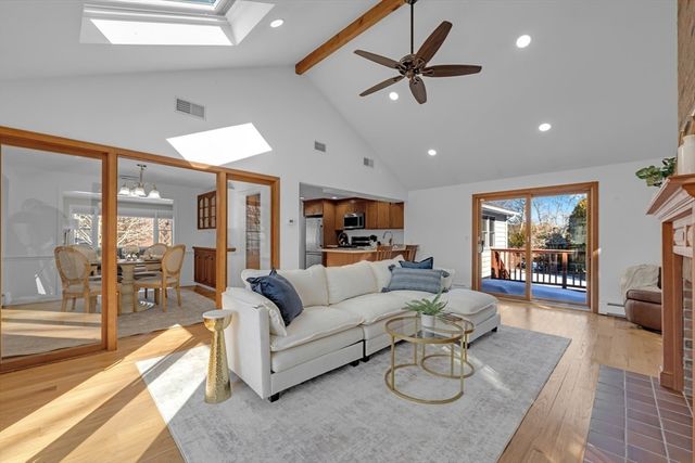 19 Maplecrest Drive, Southborough, MA 01772