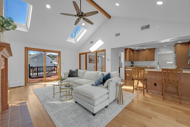 19 Maplecrest Drive, Southborough, MA 01772