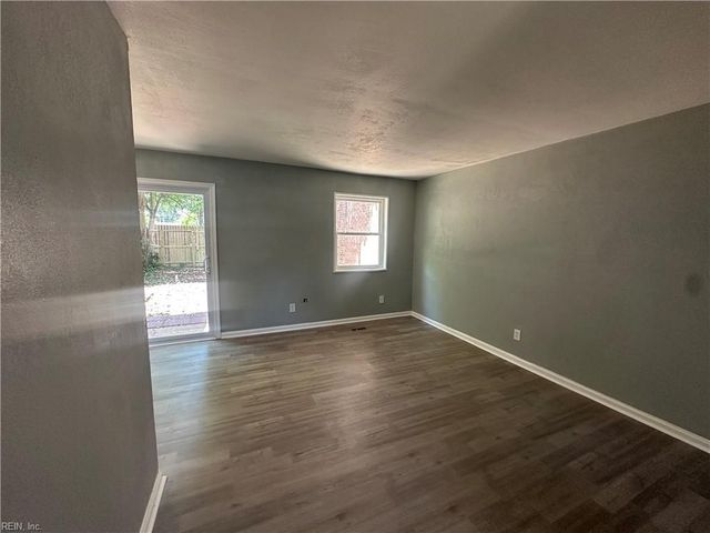 6427 Faraday CT, Norfolk, VA 23513