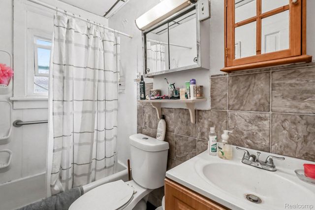1304 Samaria Road, Bedford Township, MI 48177