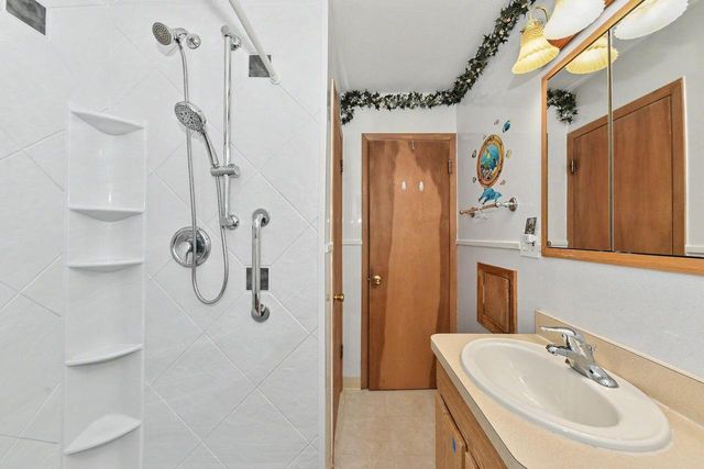 8651 W Crossfield AVENUE, Milwaukee, WI 53225