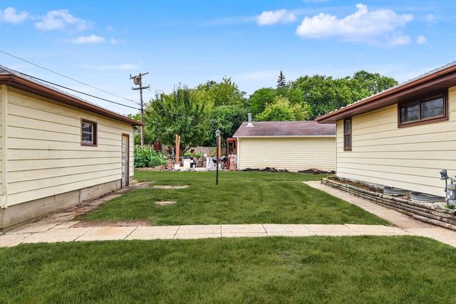 8651 W Crossfield AVENUE, Milwaukee, WI 53225
