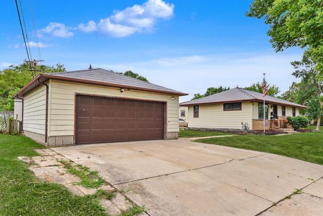 8651 W Crossfield AVENUE, Milwaukee, WI 53225