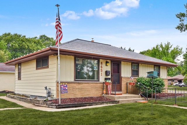 8651 W Crossfield AVENUE, Milwaukee, WI 53225