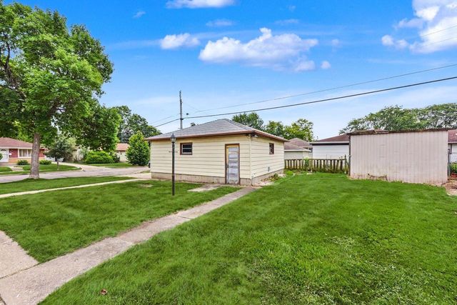 8651 W Crossfield AVENUE, Milwaukee, WI 53225