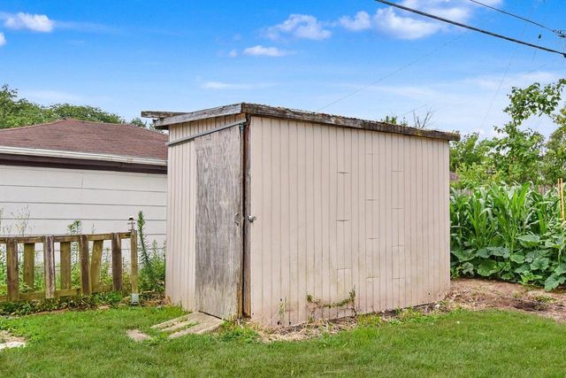 8651 W Crossfield AVENUE, Milwaukee, WI 53225