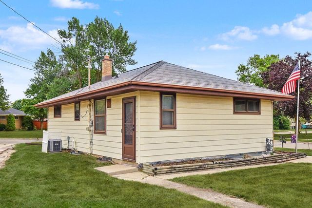 8651 W Crossfield AVENUE, Milwaukee, WI 53225