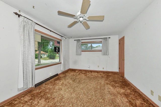 8651 W Crossfield AVENUE, Milwaukee, WI 53225