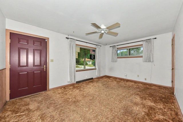 8651 W Crossfield AVENUE, Milwaukee, WI 53225