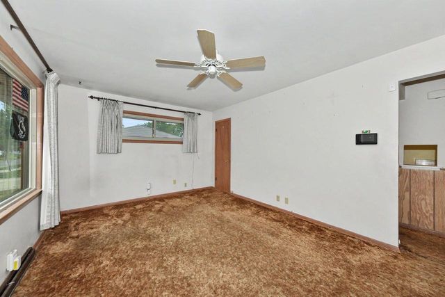 8651 W Crossfield AVENUE, Milwaukee, WI 53225