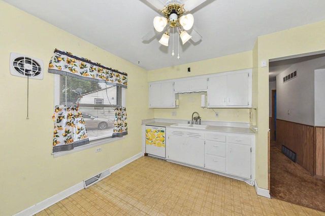 8651 W Crossfield AVENUE, Milwaukee, WI 53225