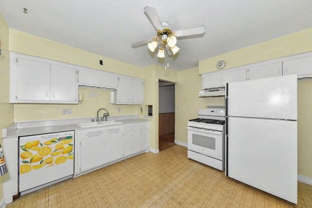 8651 W Crossfield AVENUE, Milwaukee, WI 53225