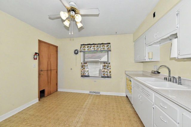 8651 W Crossfield AVENUE, Milwaukee, WI 53225