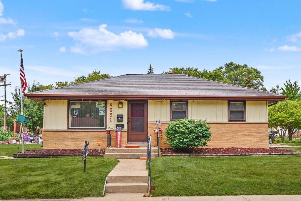 8651 W Crossfield AVENUE, Milwaukee, WI 53225