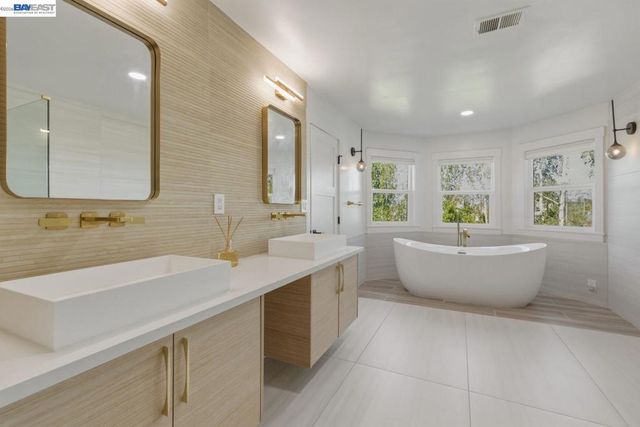 44775 Parkmeadow Dr, Fremont, CA 94539