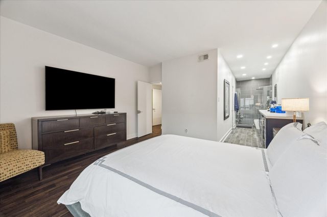 2100 Tanglewilde Street 373, Houston, TX 77063