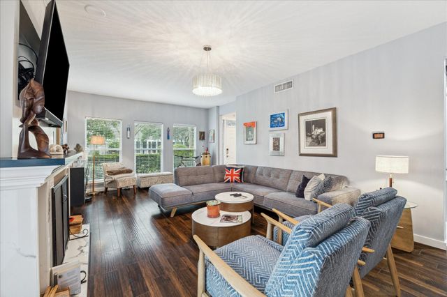 2100 Tanglewilde Street 373, Houston, TX 77063