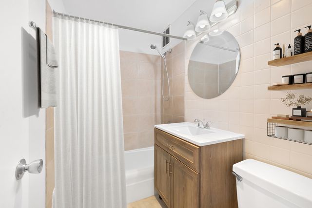 655 W Irving Park Road 1114, Chicago, IL 60613