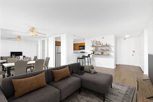 655 W Irving Park Road 1114, Chicago, IL 60613