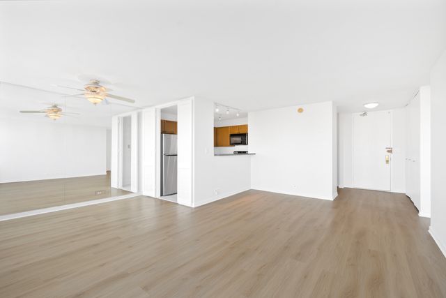 655 W Irving Park Road 1114, Chicago, IL 60613